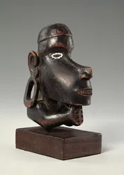 Proas de canoa (nguzu nguzu) de las Islas Salomón
